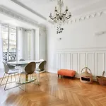 Parisian Authentique Appartement