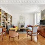 Parisian Authentique Appartement